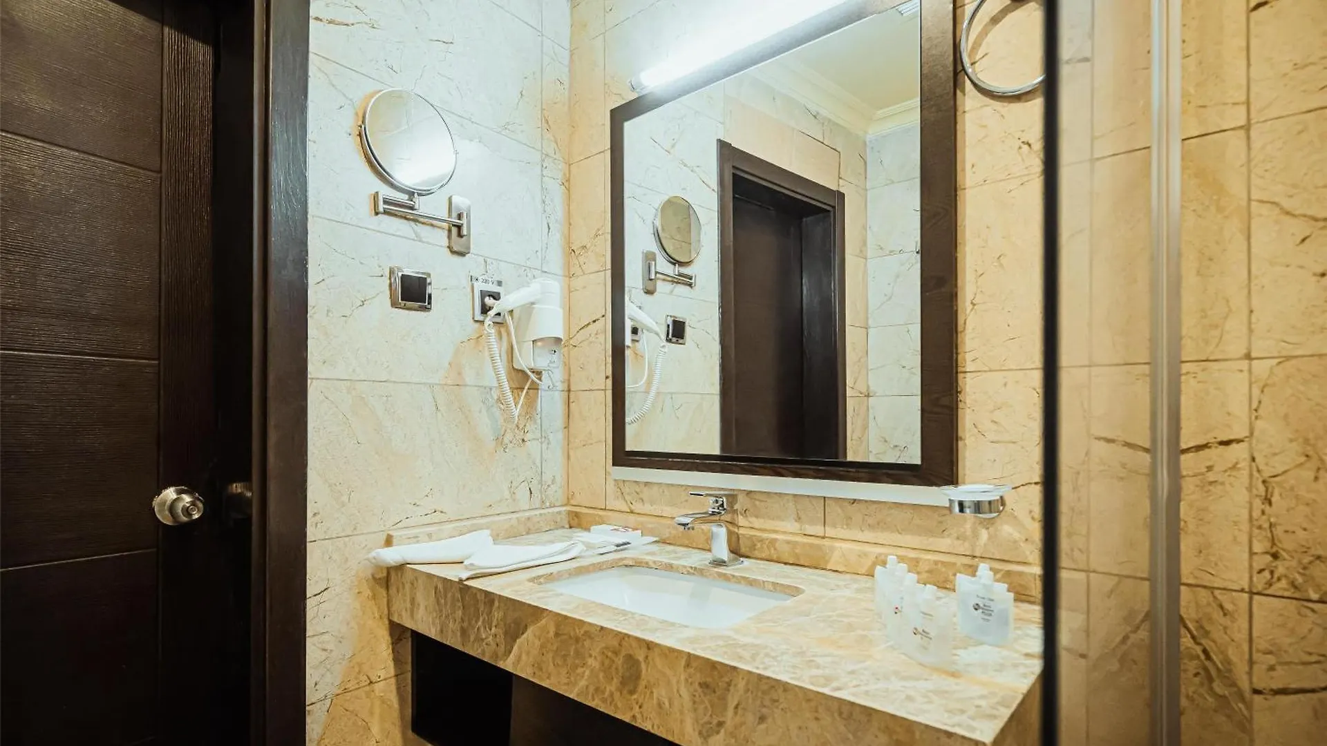 Best Western Plus Addis Ababa 4*,